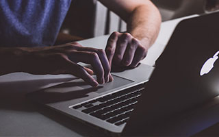 米兰体育官方入口-“花式运球：联盟高手的炫酷过人秀”，花式运球过人教学视频