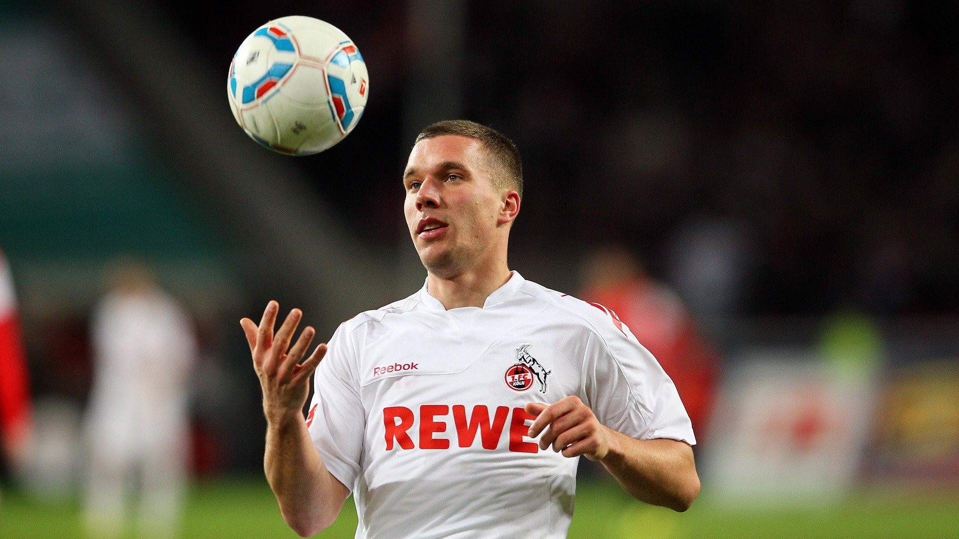 法甲夜场大战，精彩传球和精彩扑救交相辉映，法甲足球比赛